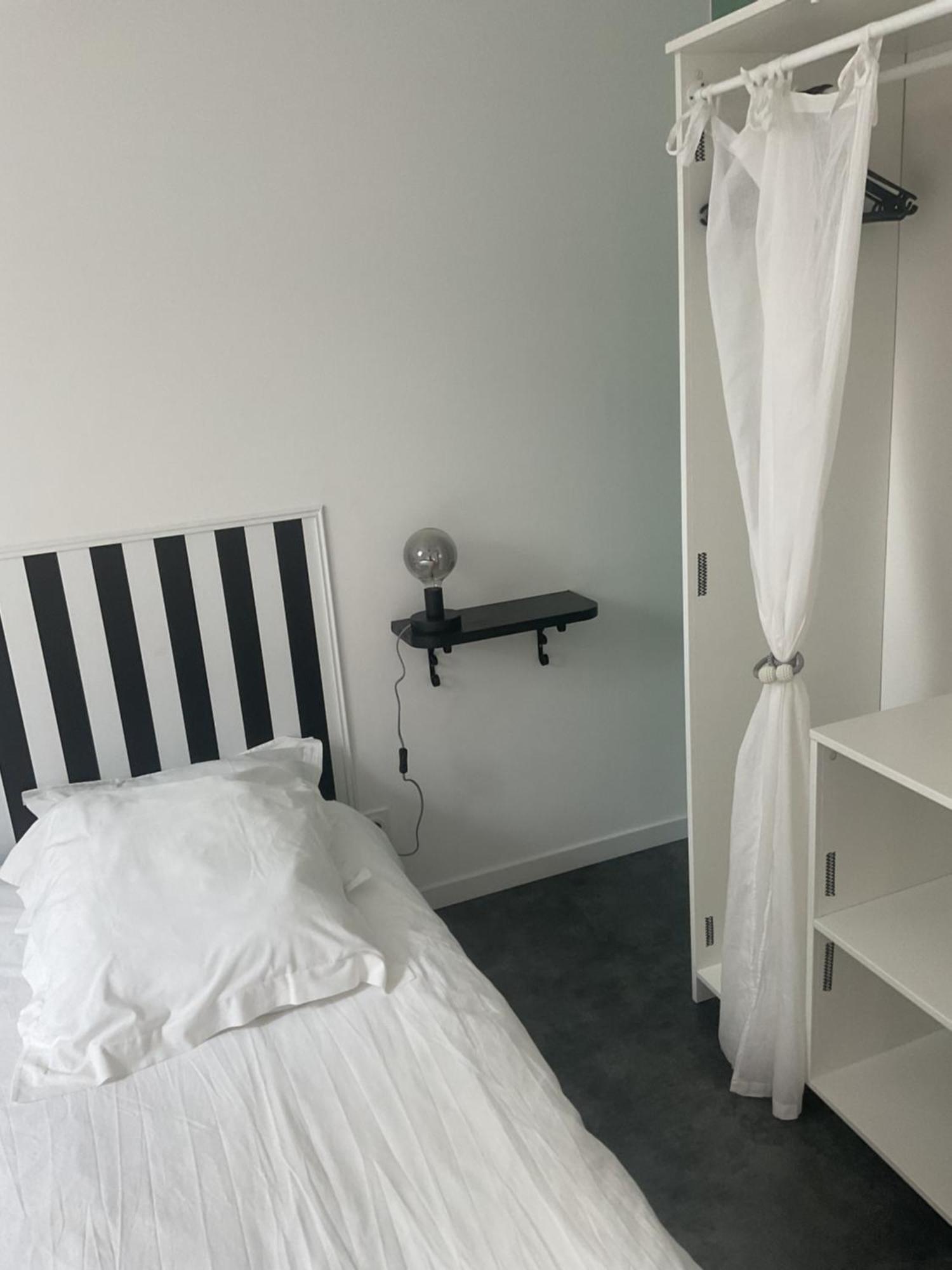 Charmant Gite Avec Exterieur Et Piscine Partagee Mespaul Exterior foto